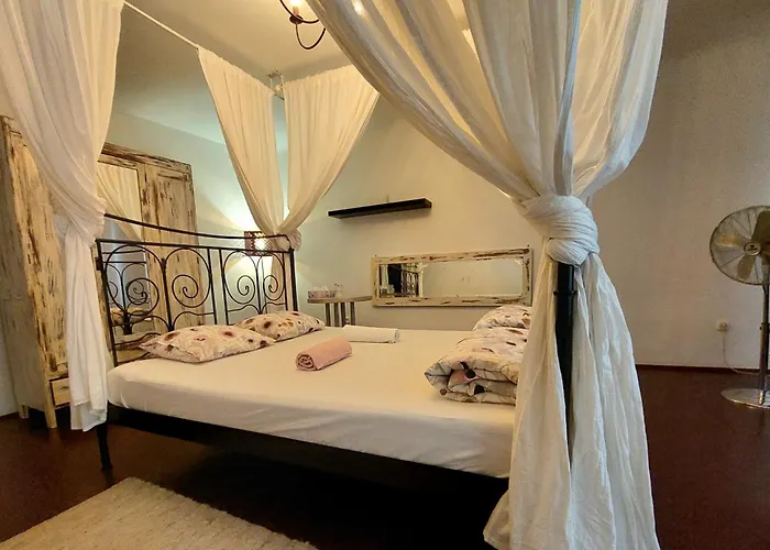 Purple Romantic Apartman