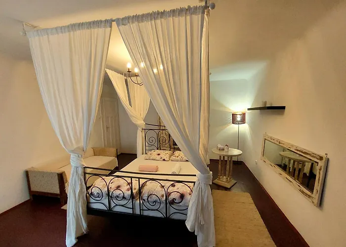 Purple Romantic Apartman